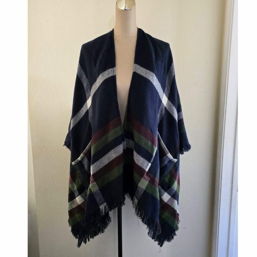 Bp. Blue warm knit cape with pockets OS
